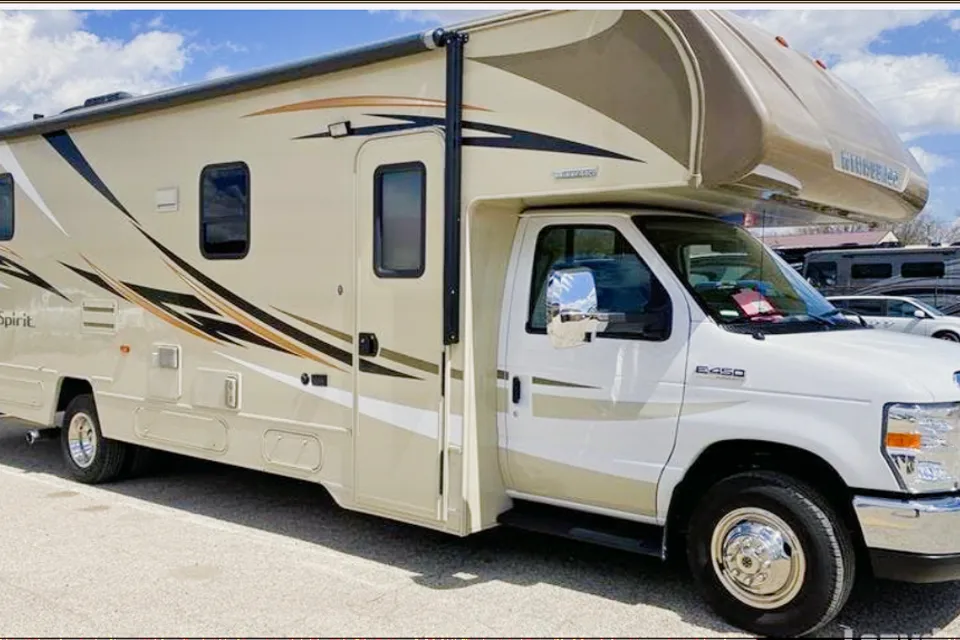 2018 Winnebago Spirit 26A ClassC 3-Slide-out Toilet Bath Separation