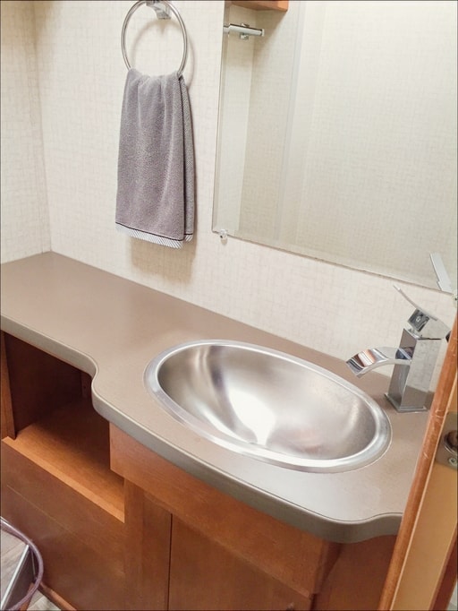2018 Winnebago Spirit 26A ClassC 3-Slide-out Toilet Bath Separation