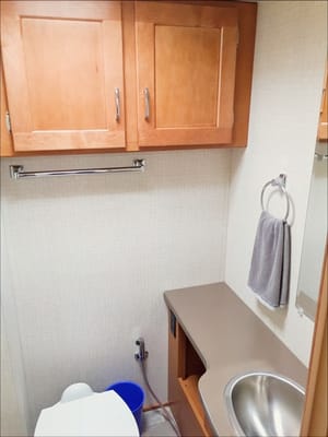 2018 Winnebago Spirit 26A ClassC 3-Slide-out Toilet Bath Separation