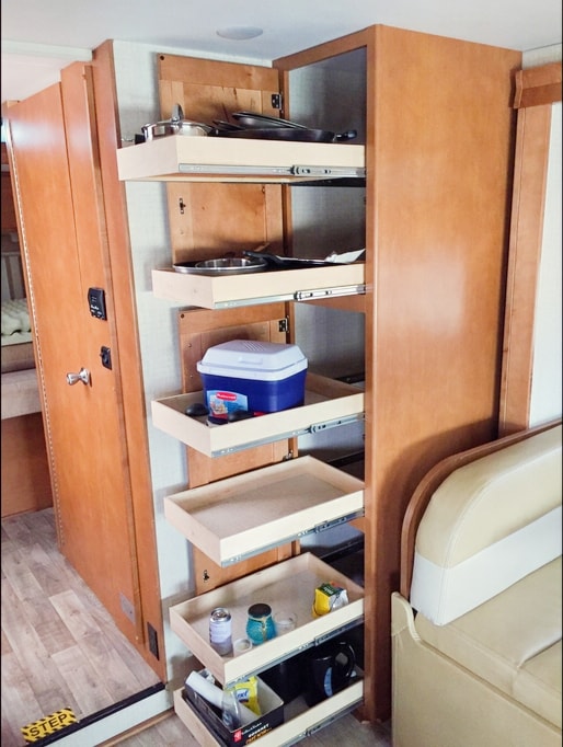 2018 Winnebago Spirit 26A ClassC 3-Slide-out Toilet Bath Separation