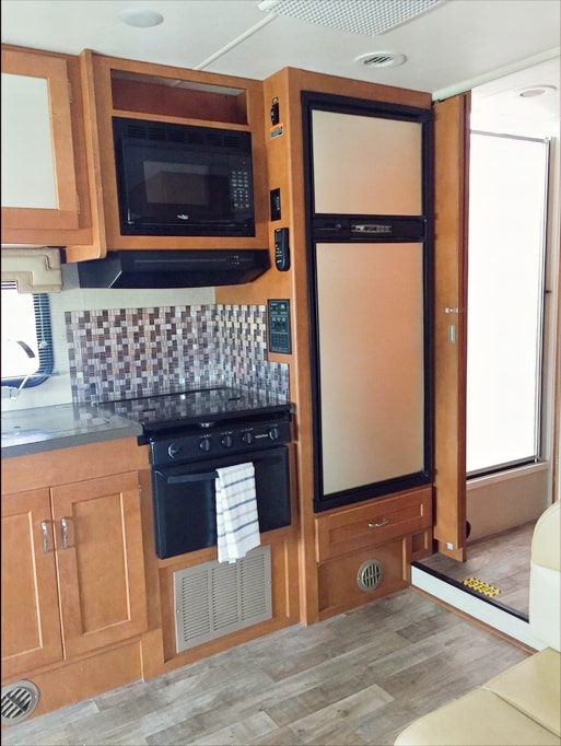 2018 Winnebago Spirit 26A ClassC 3-Slide-out Toilet Bath Separation