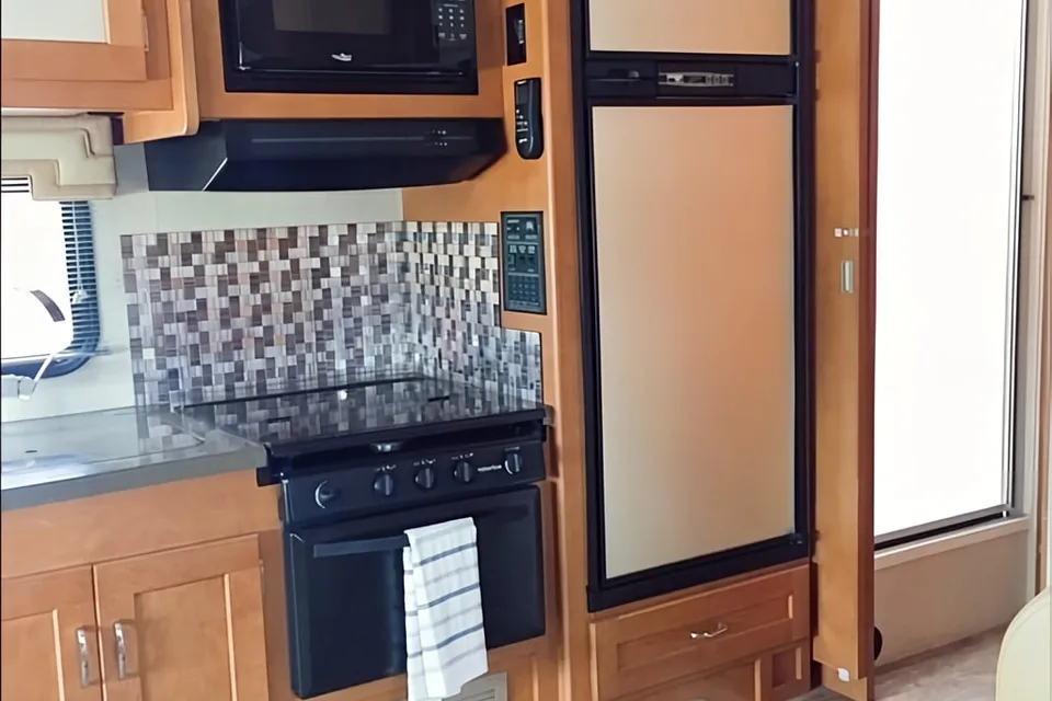 2018 Winnebago Spirit 26A ClassC 3-Slide-out Toilet Bath Separation