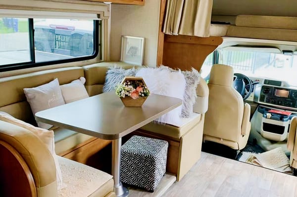 2018 Winnebago Spirit 26A ClassC 3-Slide-out Toilet Bath Separation