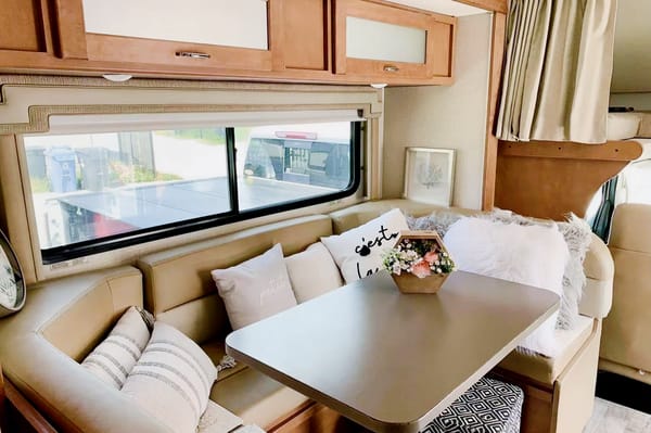 2018 Winnebago Spirit 26A ClassC 3-Slide-out Toilet Bath Separation
