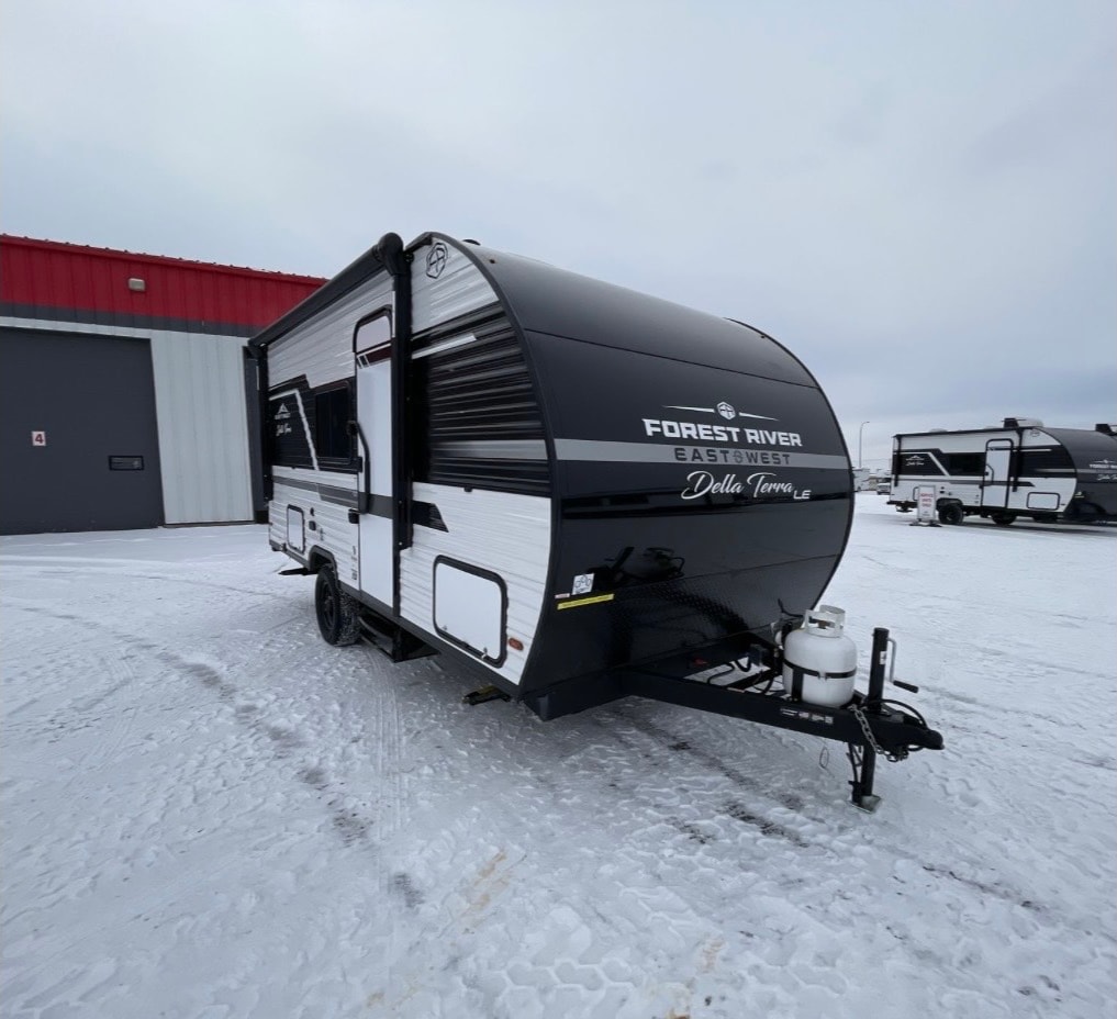 Lori's East to West Della Terra Travel Trailer