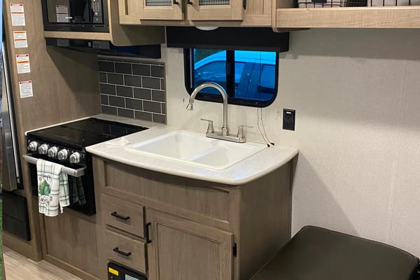 Family Camper Keystone Hideout 262BH Travel Trailer