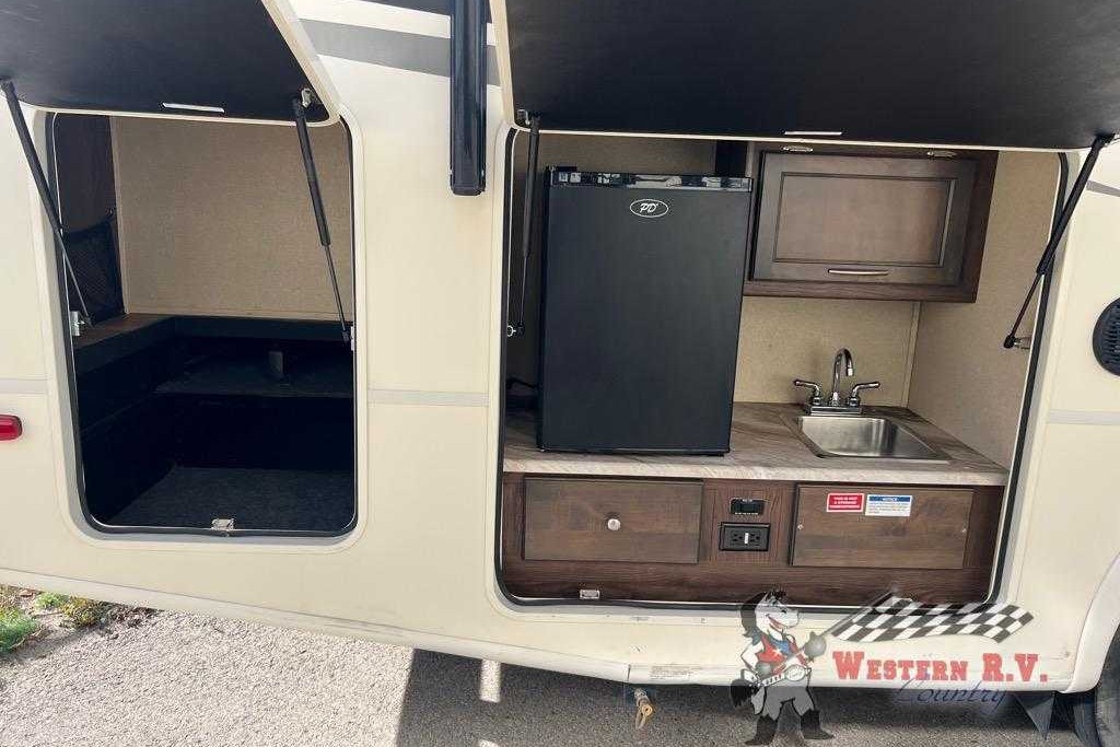 Adrian's Coachman Pursuit 29ss Class A