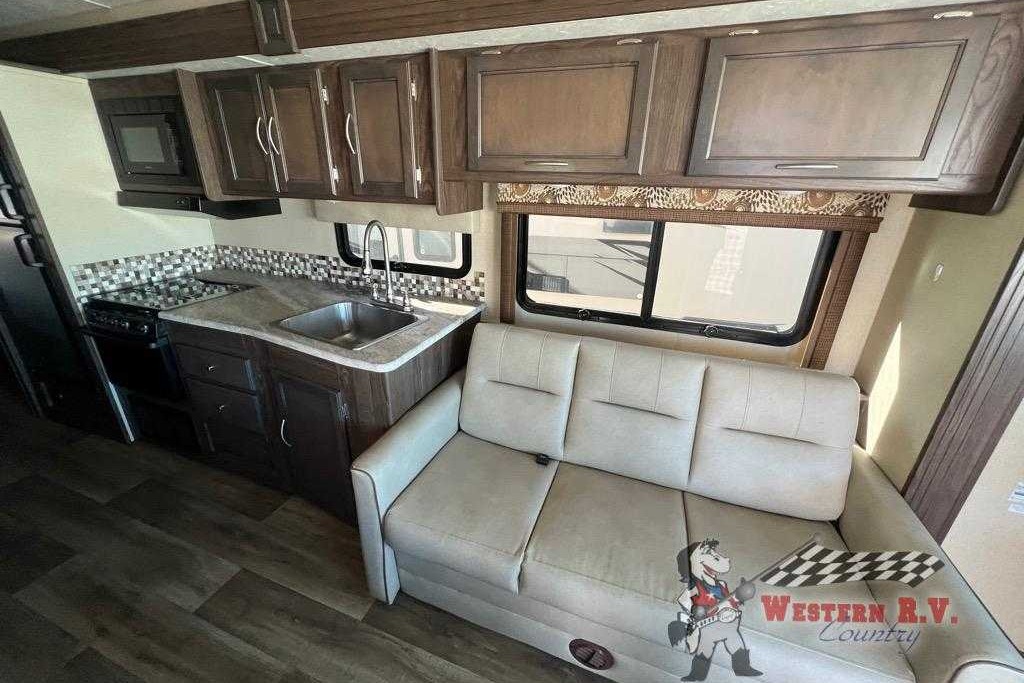 Adrian's Coachman Pursuit 29ss Class A