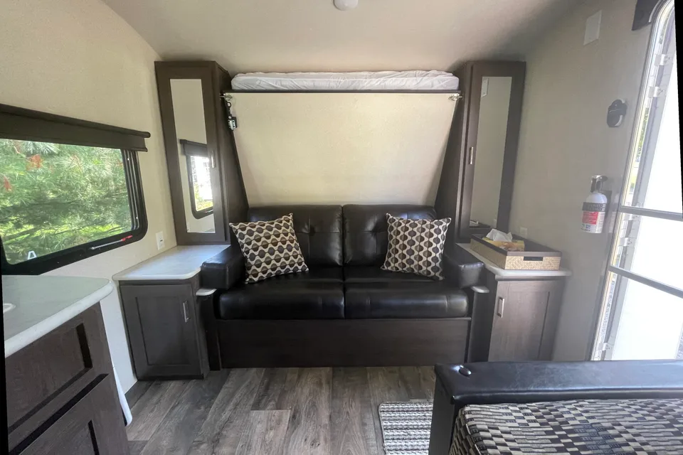 Family RV Rental | Sleeps 5 | Delivery Available | Easy Setup | Bunks + Queen Bed