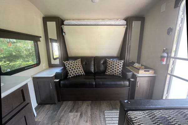 Family RV Rental | Sleeps 5 | Delivery Available | Easy Setup | Bunks + Queen Bed