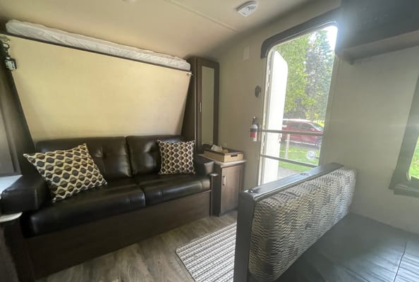 Family RV Rental | Sleeps 5 | Delivery Available | Easy Setup | Bunks + Queen Bed