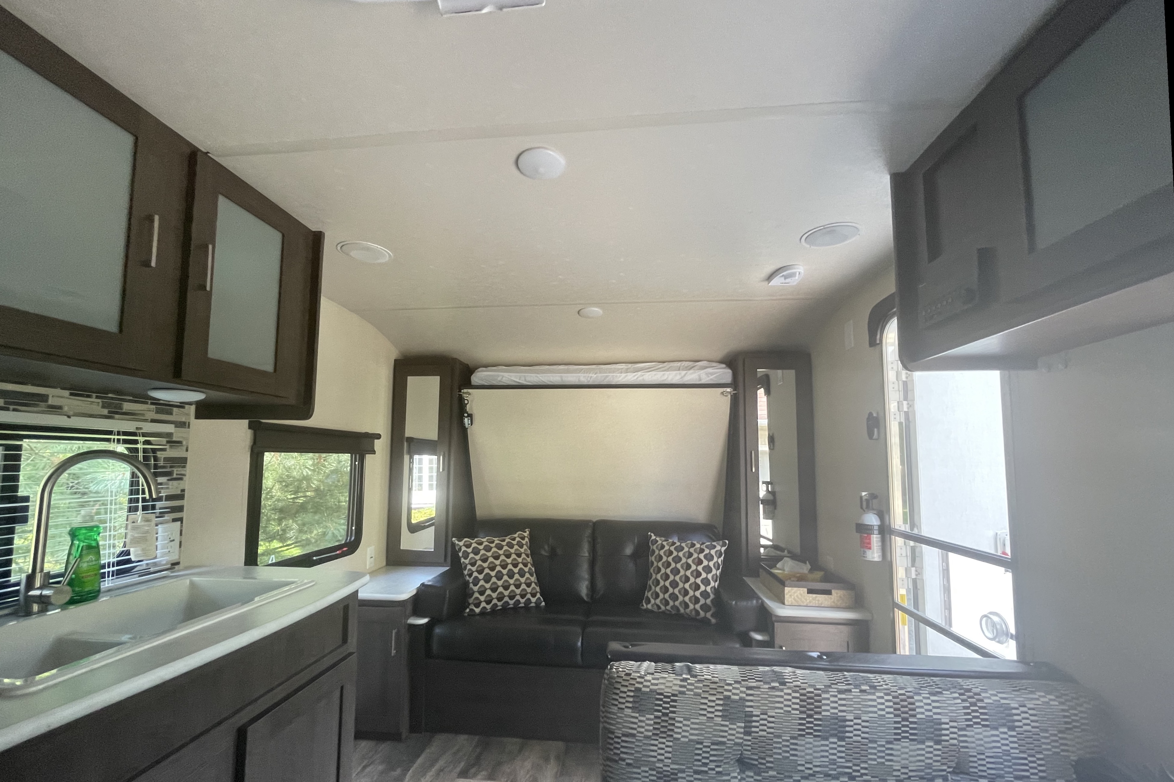 Family RV Rental | Sleeps 5 | Delivery Available | Easy Setup | Bunks + Queen Bed