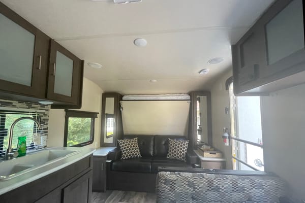 Family RV Rental | Sleeps 5 | Delivery Available | Easy Setup | Bunks + Queen Bed