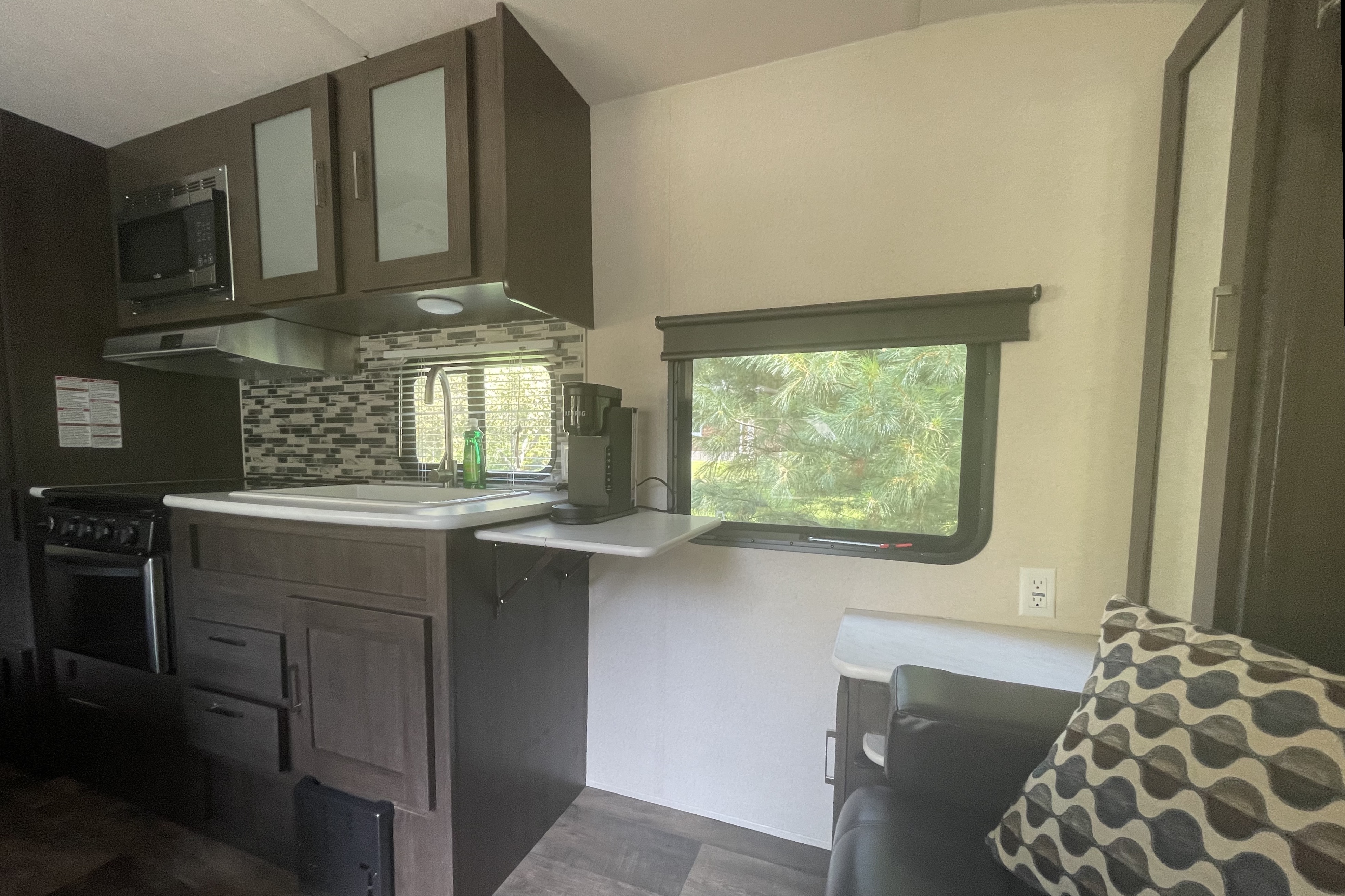 Family RV Rental | Sleeps 5 | Delivery Available | Easy Setup | Bunks + Queen Bed