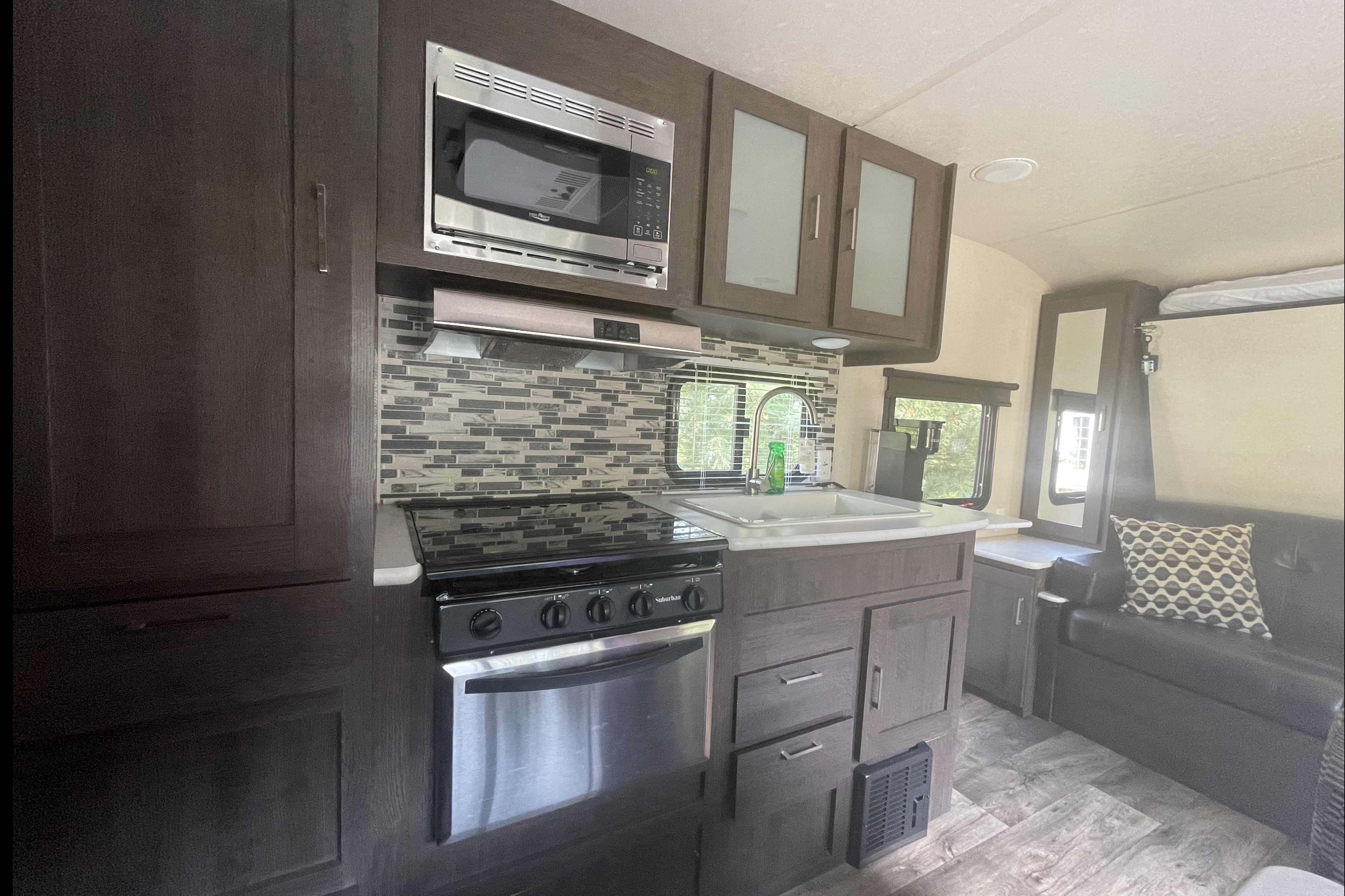 Family RV Rental | Sleeps 5 | Delivery Available | Easy Setup | Bunks + Queen Bed