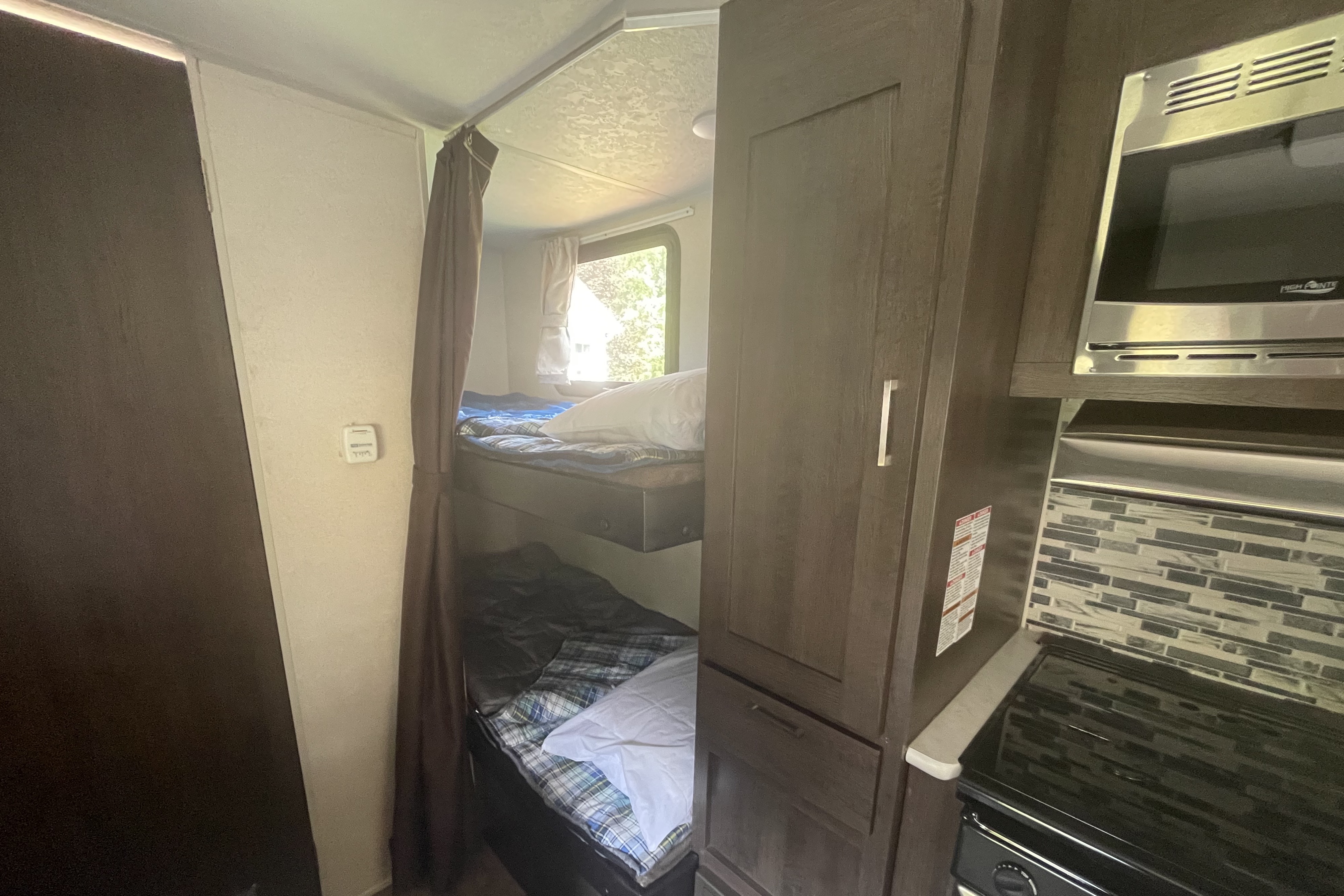Family RV Rental | Sleeps 5 | Delivery Available | Easy Setup | Bunks + Queen Bed