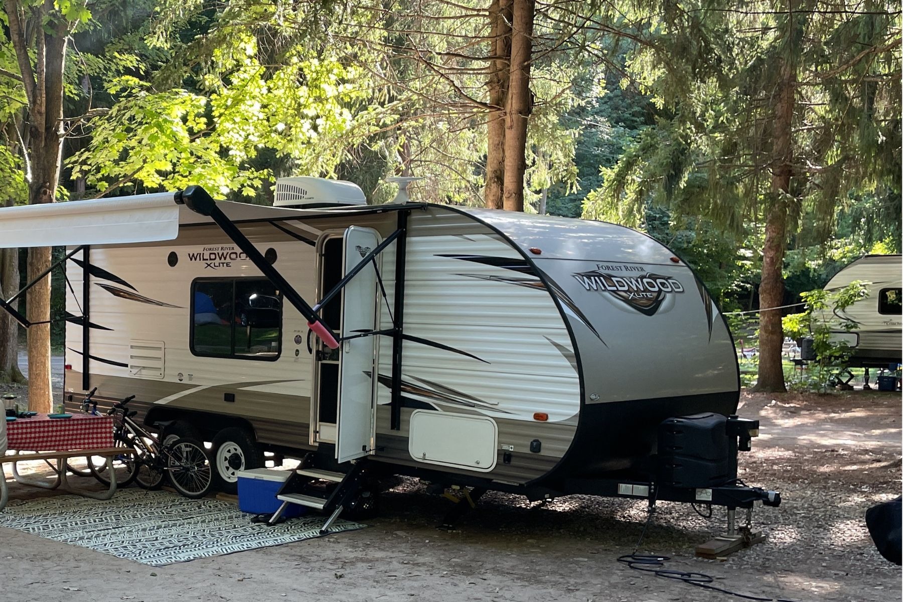 Family RV Rental | Sleeps 5 | Delivery Available | Easy Setup | Bunks + Queen Bed