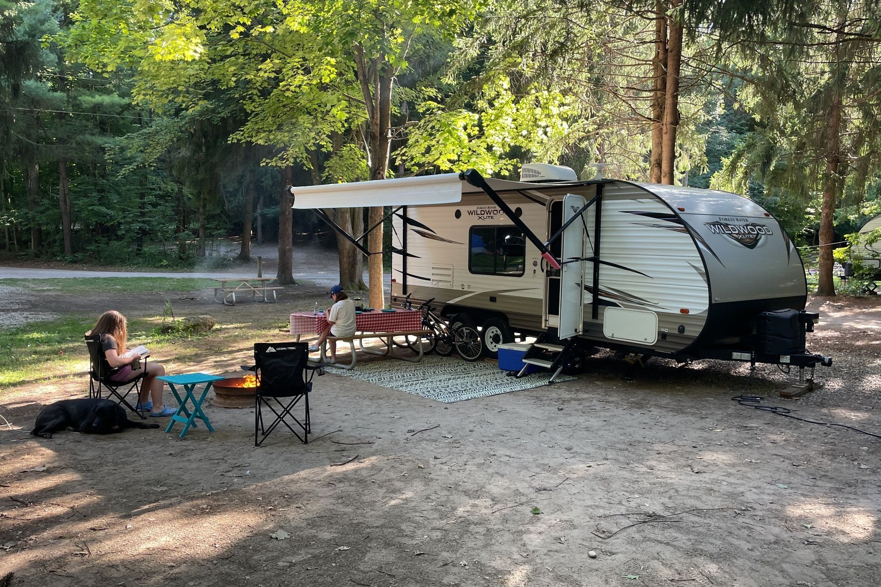 Family RV Rental | Sleeps 5 | Delivery Available | Easy Setup | Bunks + Queen Bed