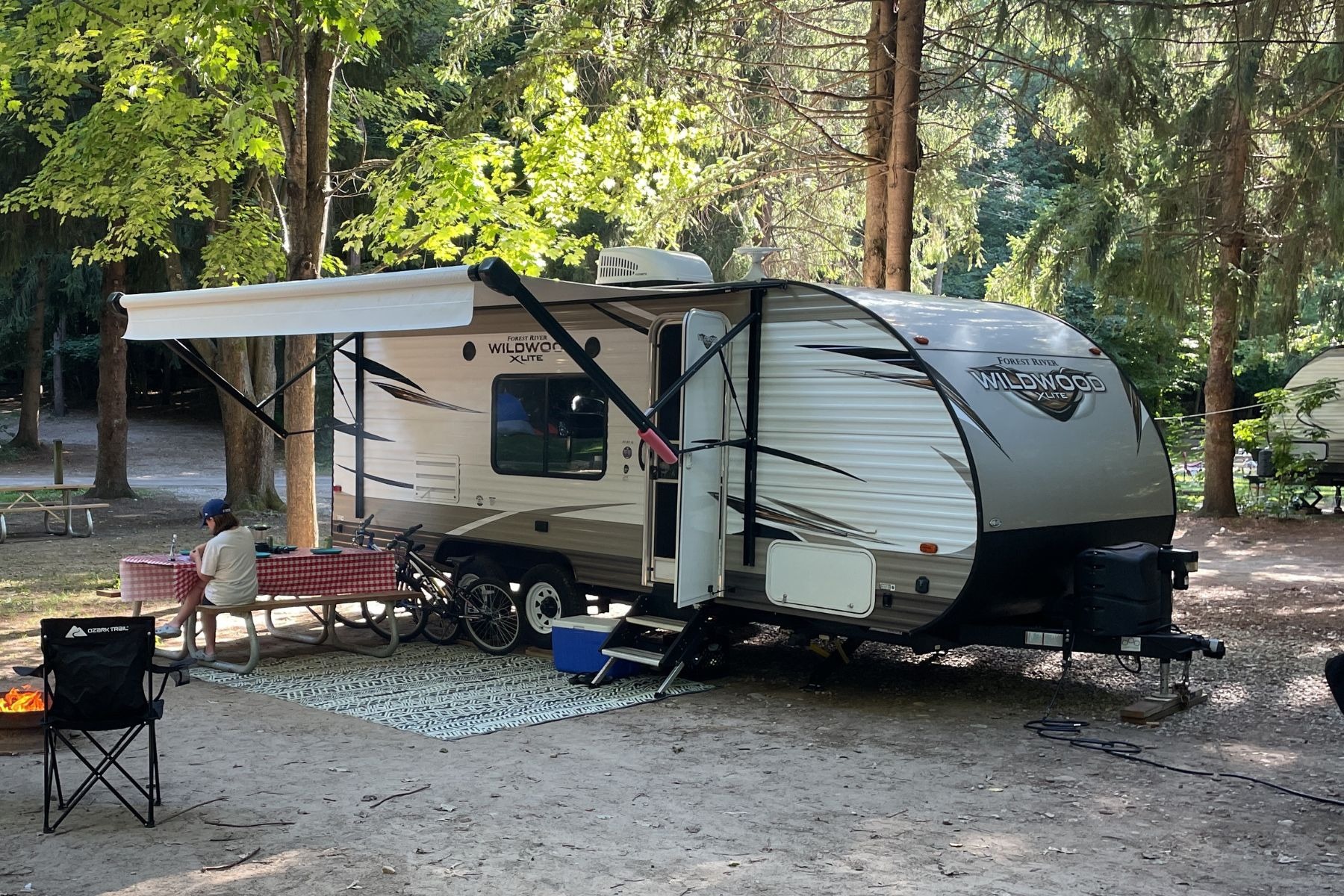 Family RV Rental | Sleeps 5 | Delivery Available | Easy Setup | Bunks + Queen Bed