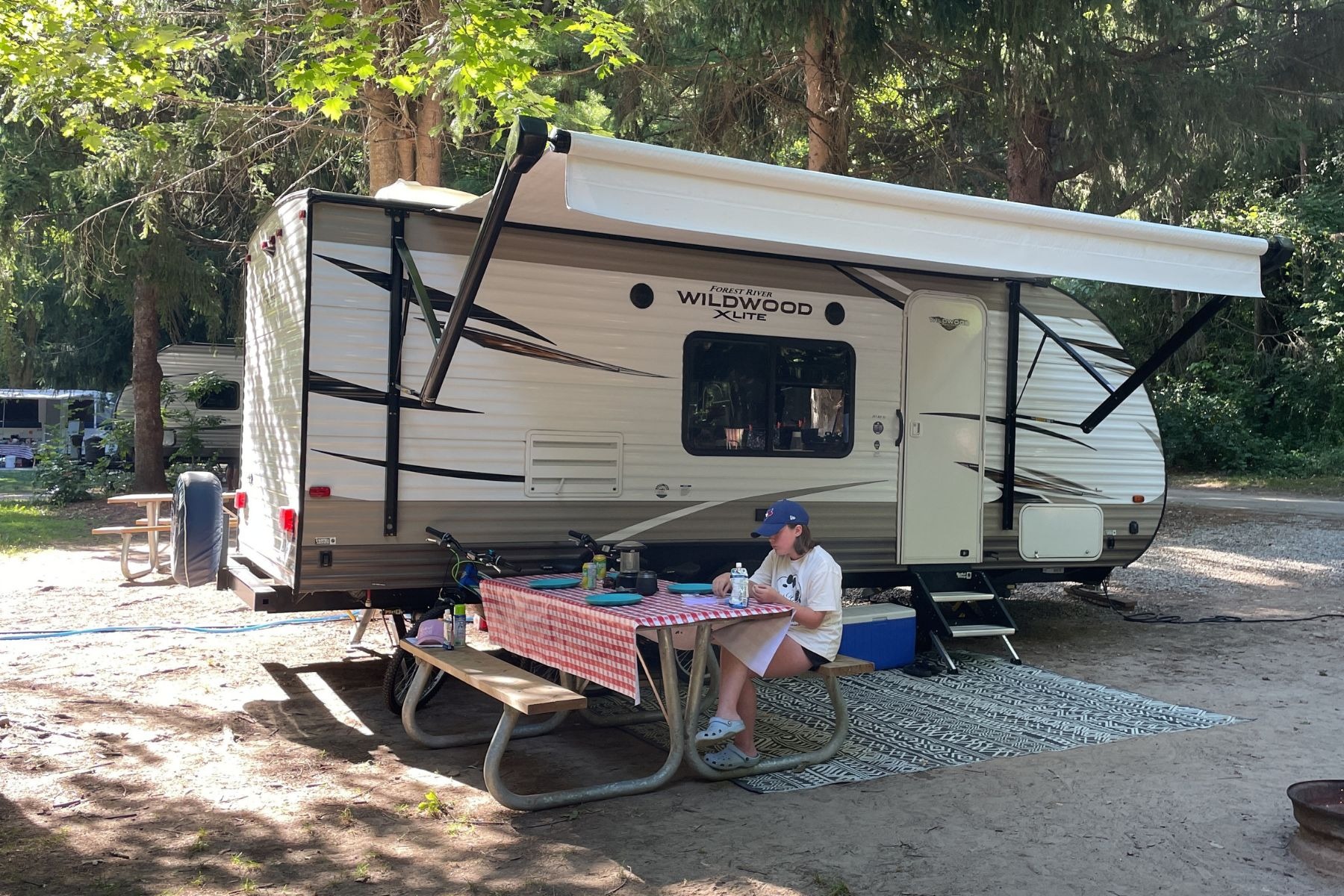 Family RV Rental | Sleeps 5 | Delivery Available | Easy Setup | Bunks + Queen Bed