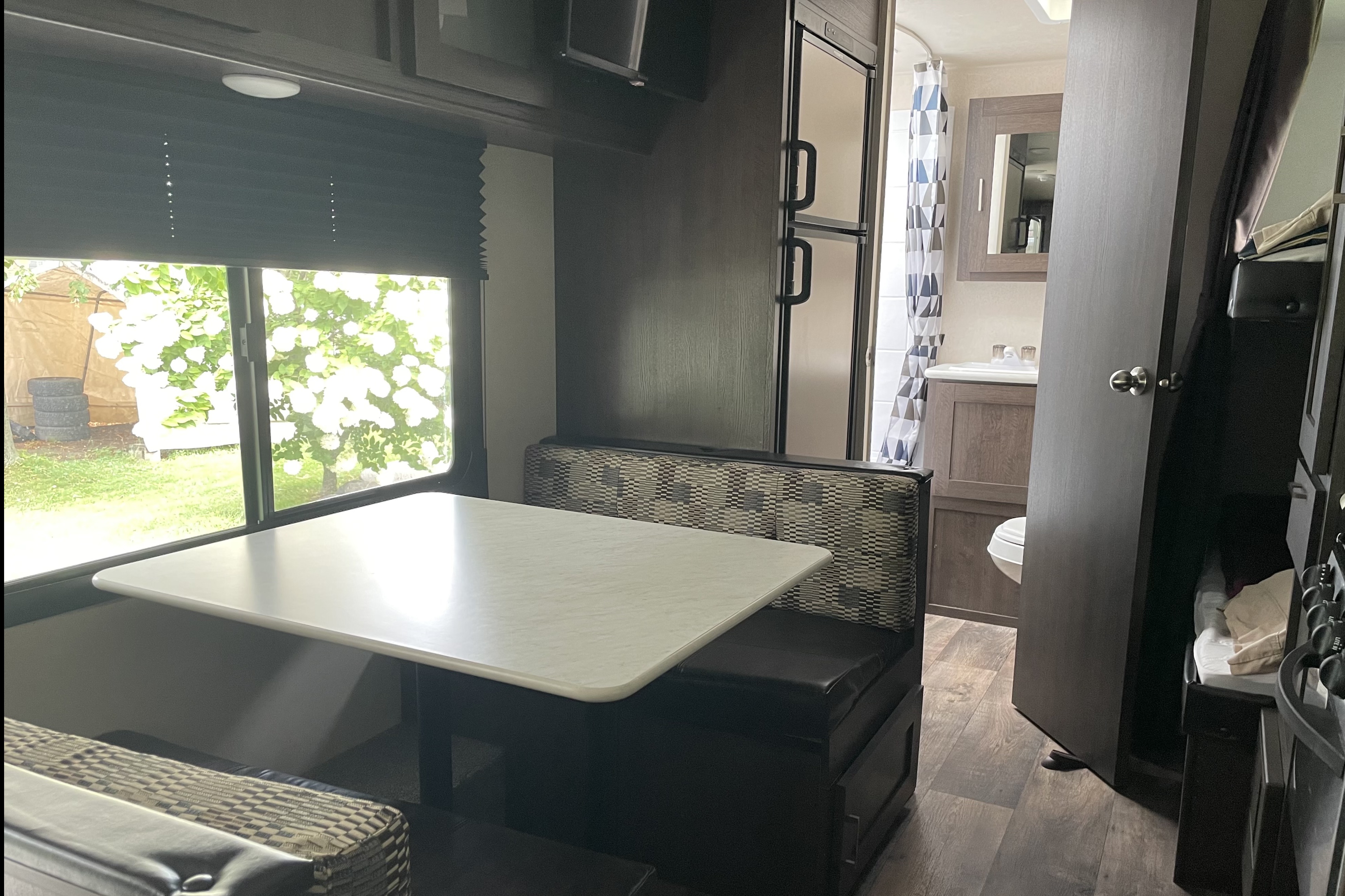 Family RV Rental | Sleeps 5 | Delivery Available | Easy Setup | Bunks + Queen Bed
