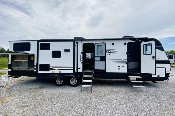 “Big Cedar” 2022 Grand Design Lots of extras included!