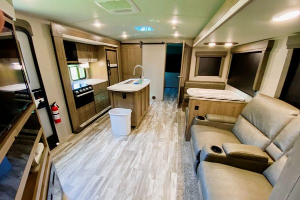 “Big Cedar” 2022 Grand Design Lots of extras included!