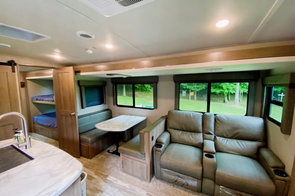 “Big Cedar” 2022 Grand Design Lots of extras included!