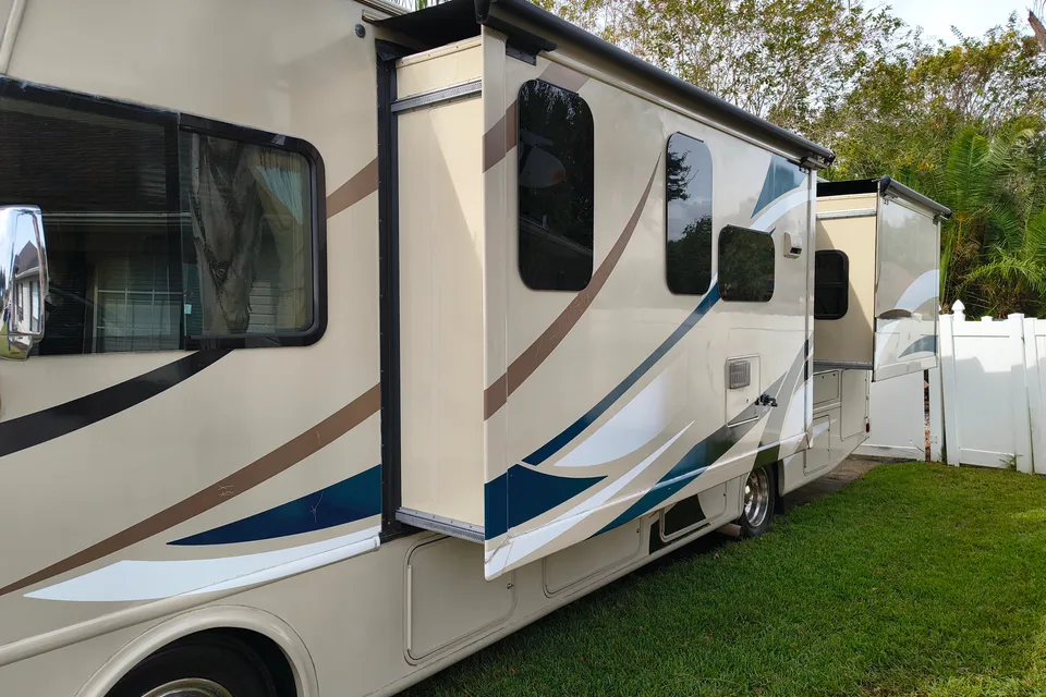 Jim's Thor Motor Coach Ace Class A