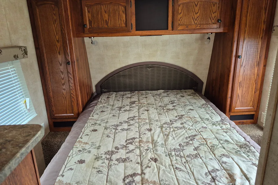 Peter's Hideout 26 RLSWE Travel Trailer