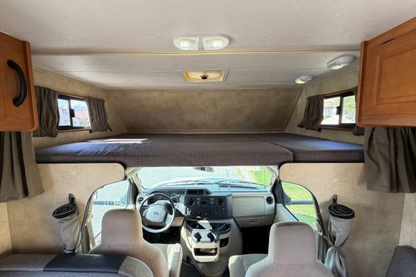 Desert Cruiser - Easy to Drive (Sleeps 5)