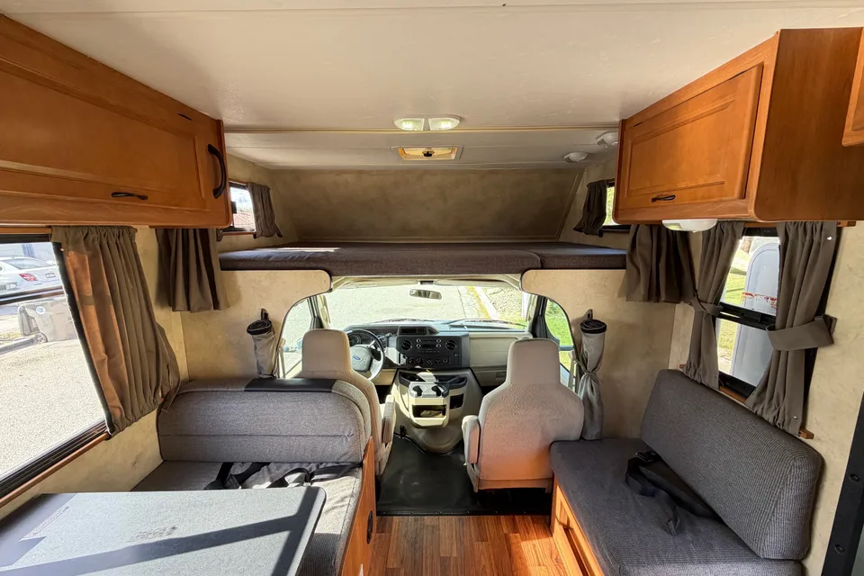 Desert Cruiser - Easy to Drive (Sleeps 5)