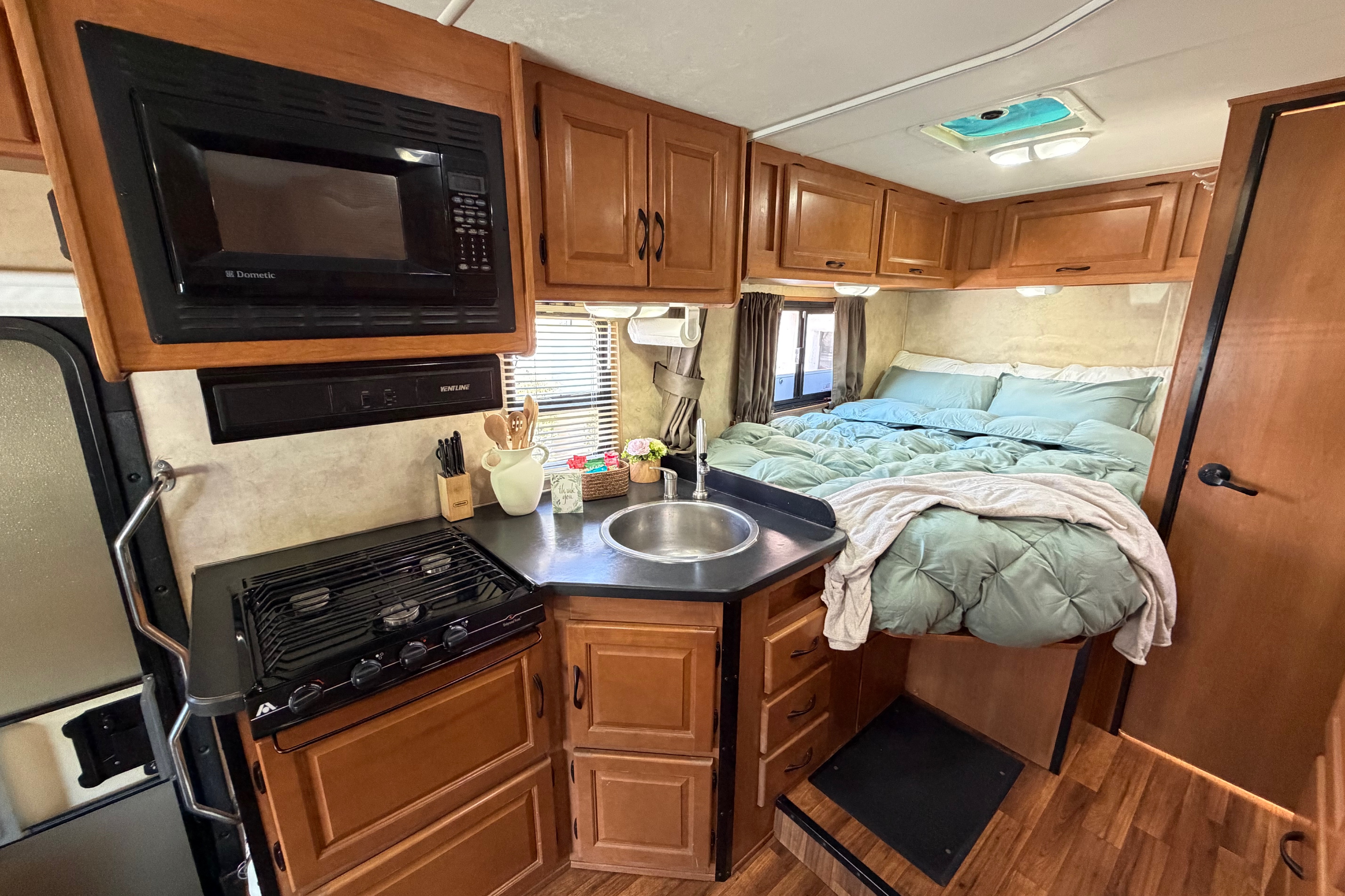 Desert Cruiser - Easy to Drive (Sleeps 5)