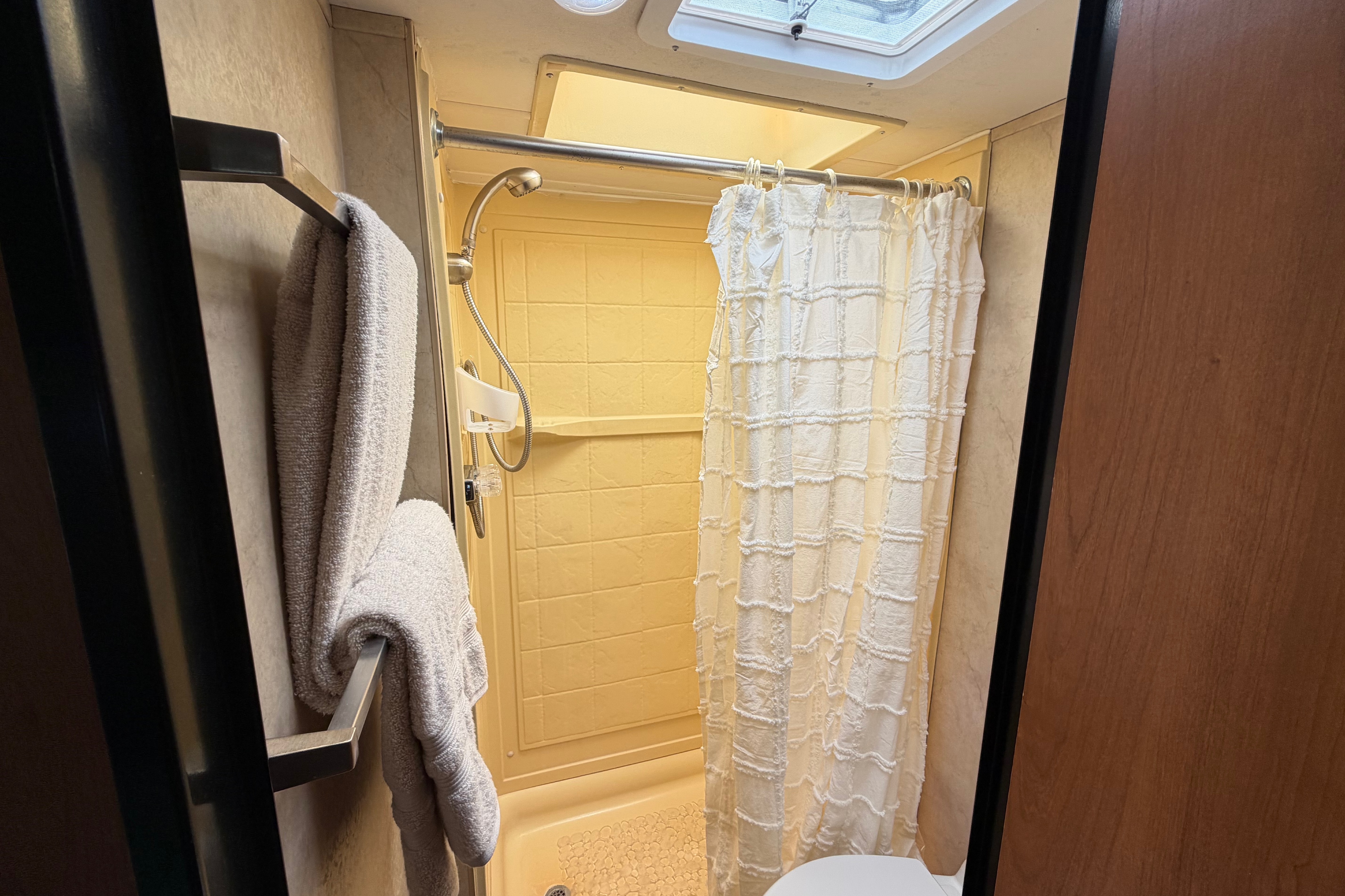 Desert Cruiser - Easy to Drive (Sleeps 5)