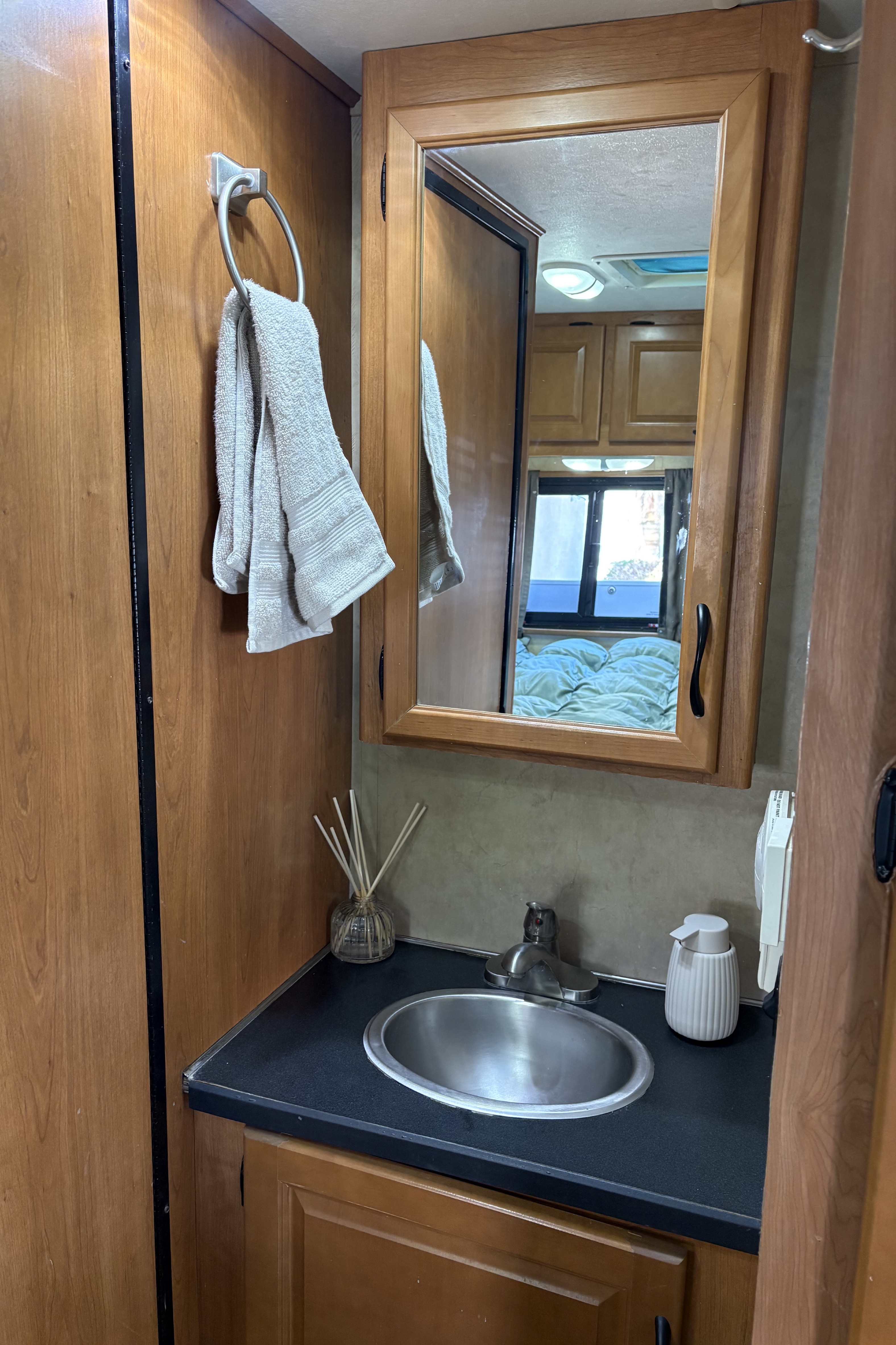 Desert Cruiser - Easy to Drive (Sleeps 5)