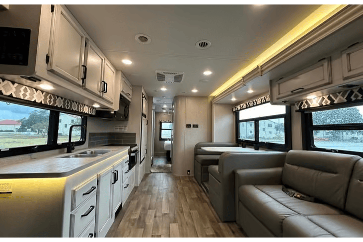 "Alamo-bile" Adventurer - Jayco Greyhawk 29MV