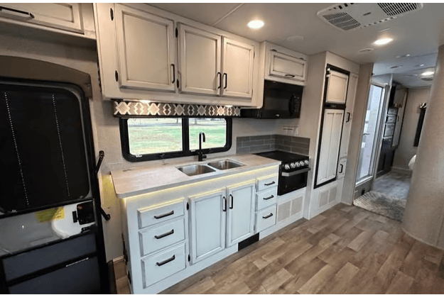 "Alamo-bile" Adventurer - Jayco Greyhawk 29MV