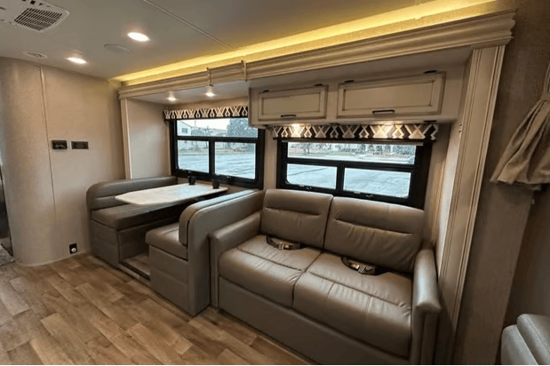 "Alamo-bile" Adventurer - Jayco Greyhawk 29MV