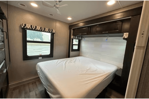 "Alamo-bile" Adventurer - Jayco Greyhawk 29MV