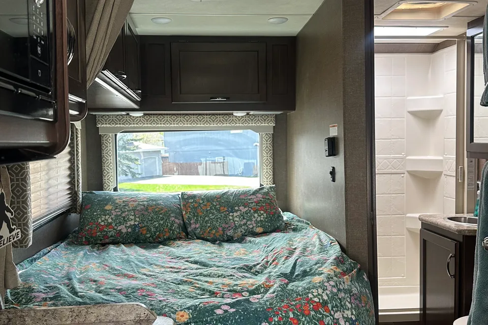 Alaska Adventure Thor Motor Coach 23H Class C