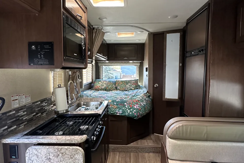Alaska Adventure Thor Motor Coach 23H Class C
