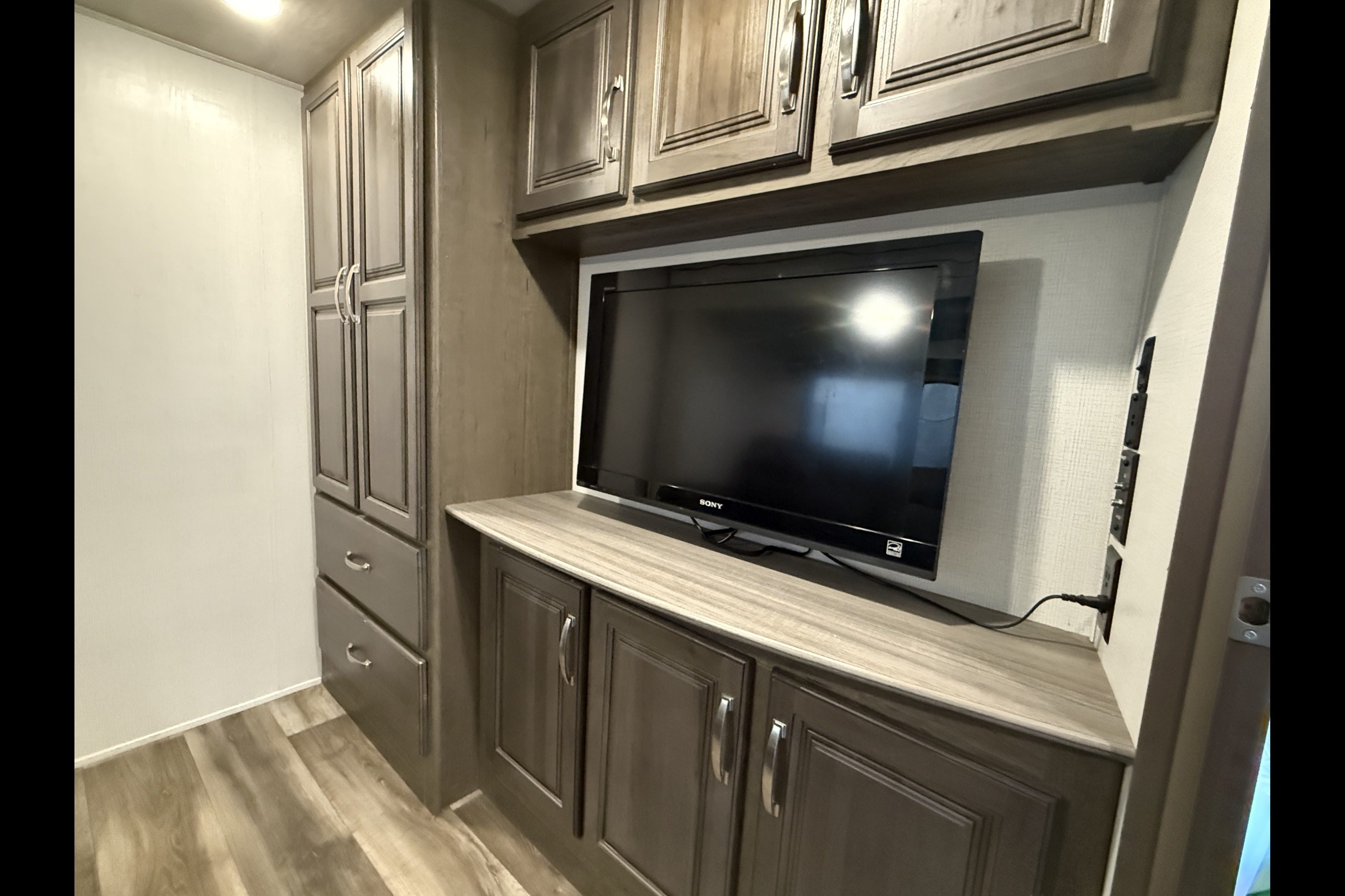 2022 Cougar 368MBI – King Bed + Bunk Room