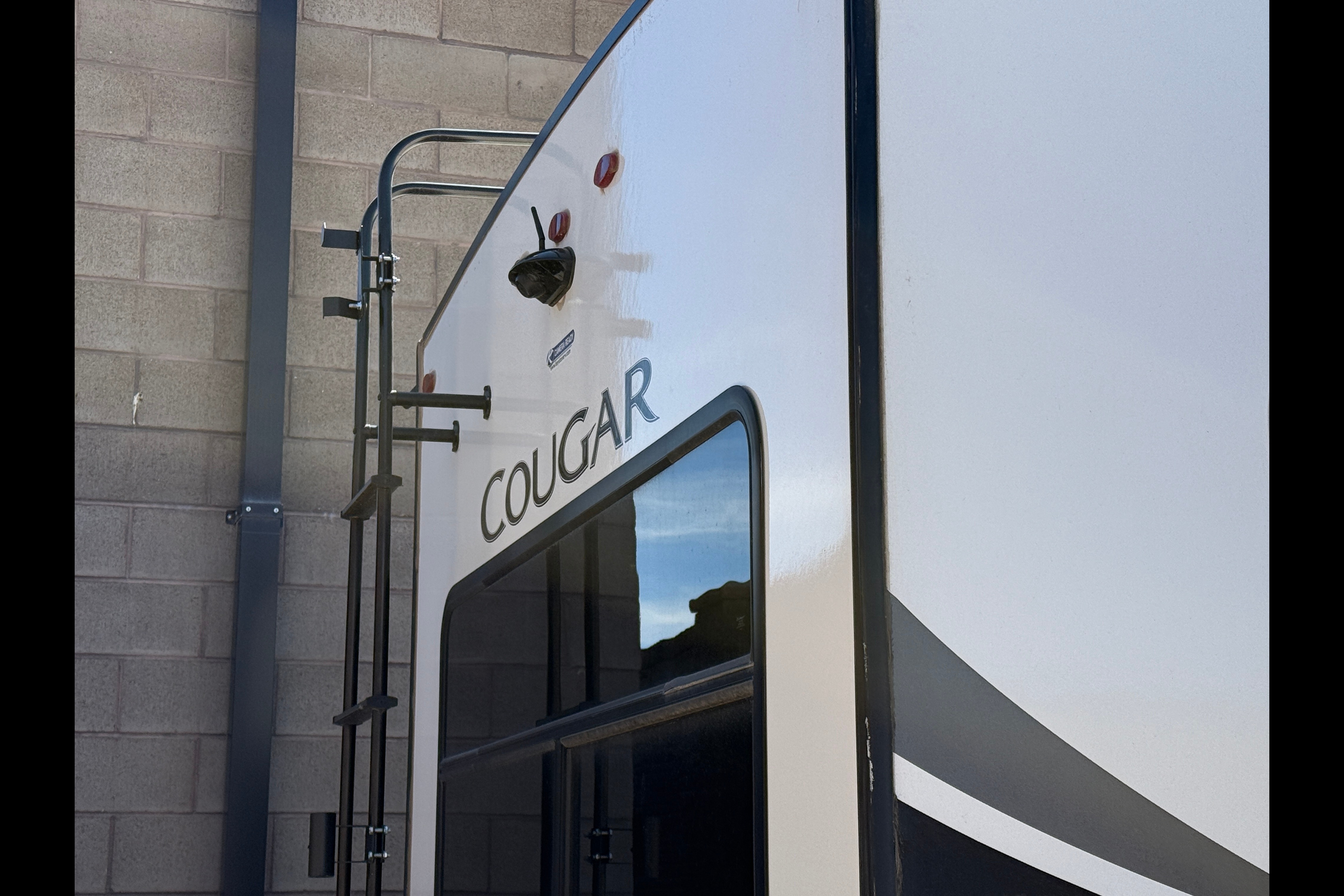 2022 Cougar 368MBI – King Bed + Bunk Room