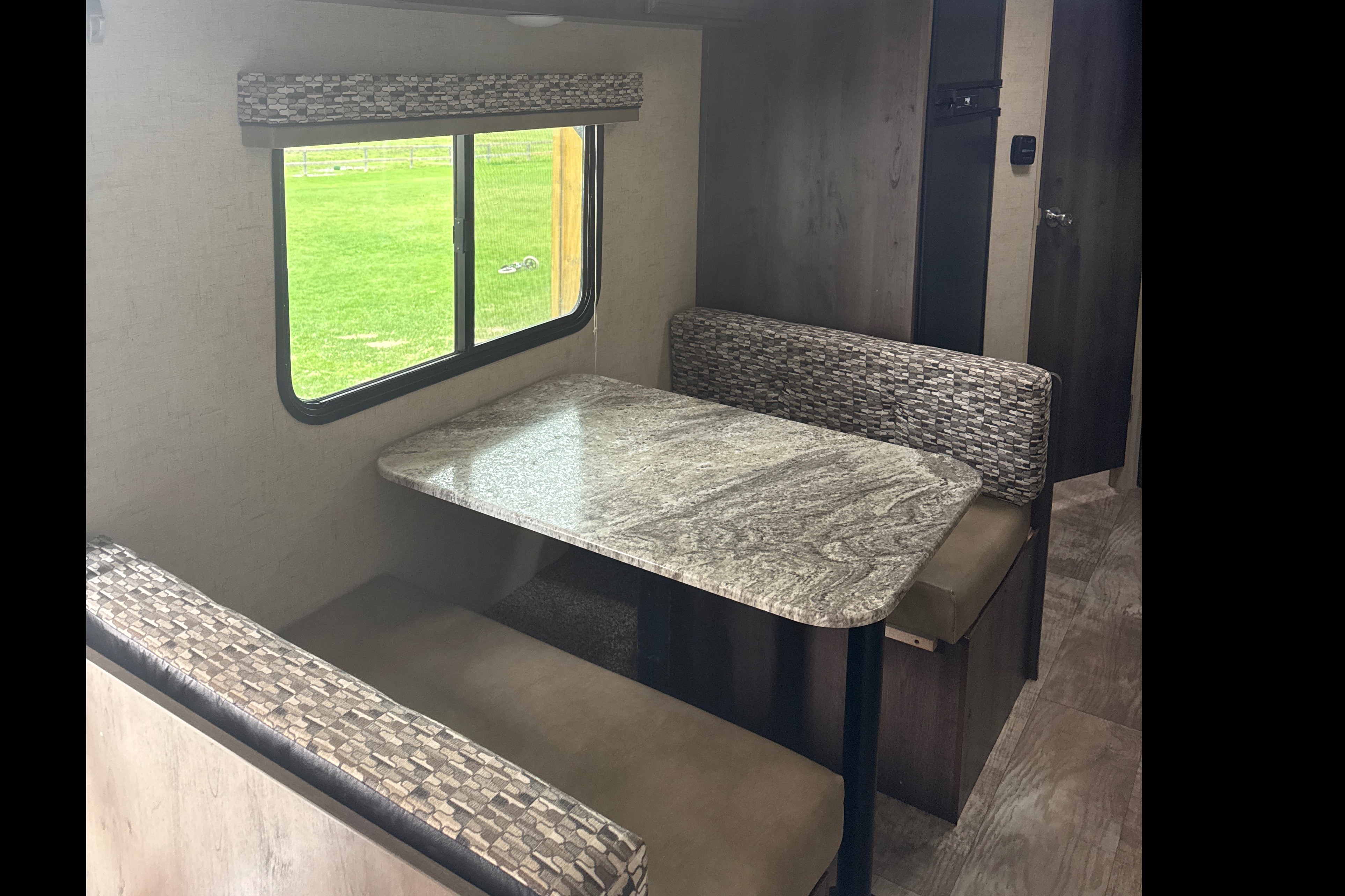 Country Side KZ Escape E231BH Travel Trailer