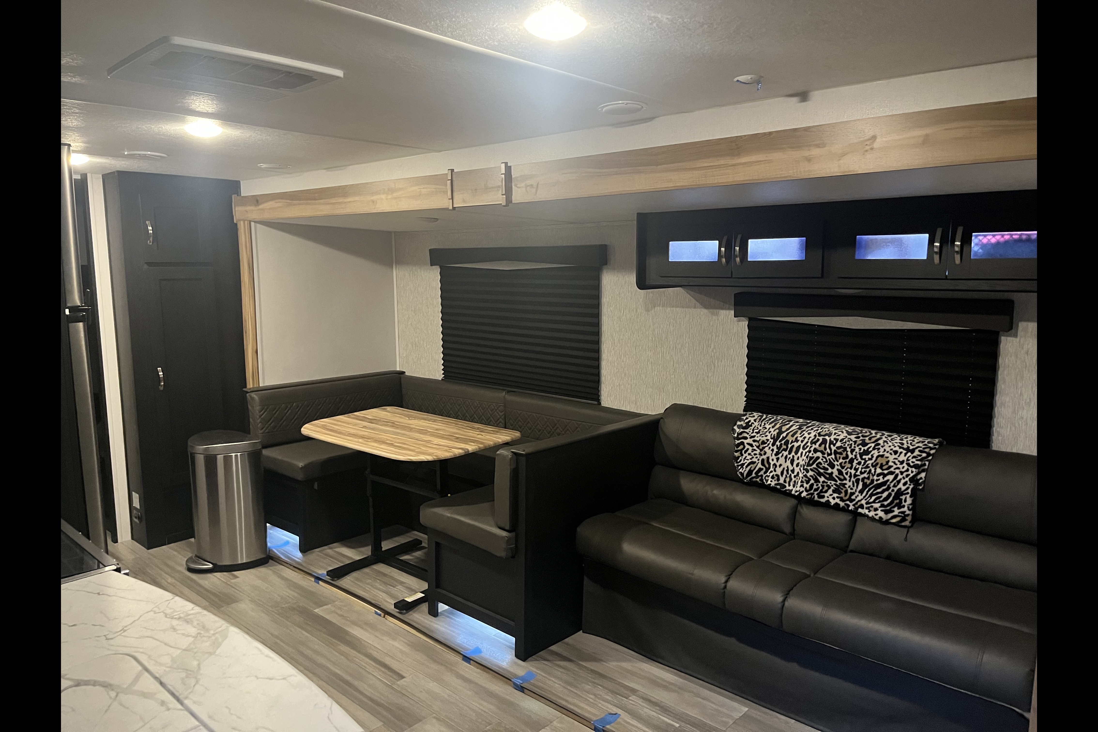 2022 Freedom Express 29SE TT Sleeps up to 10!
