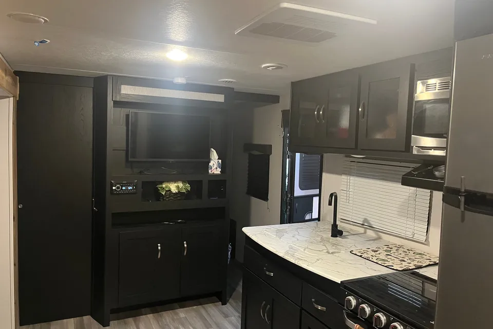 2022 Freedom Express 29SE TT Sleeps up to 10!
