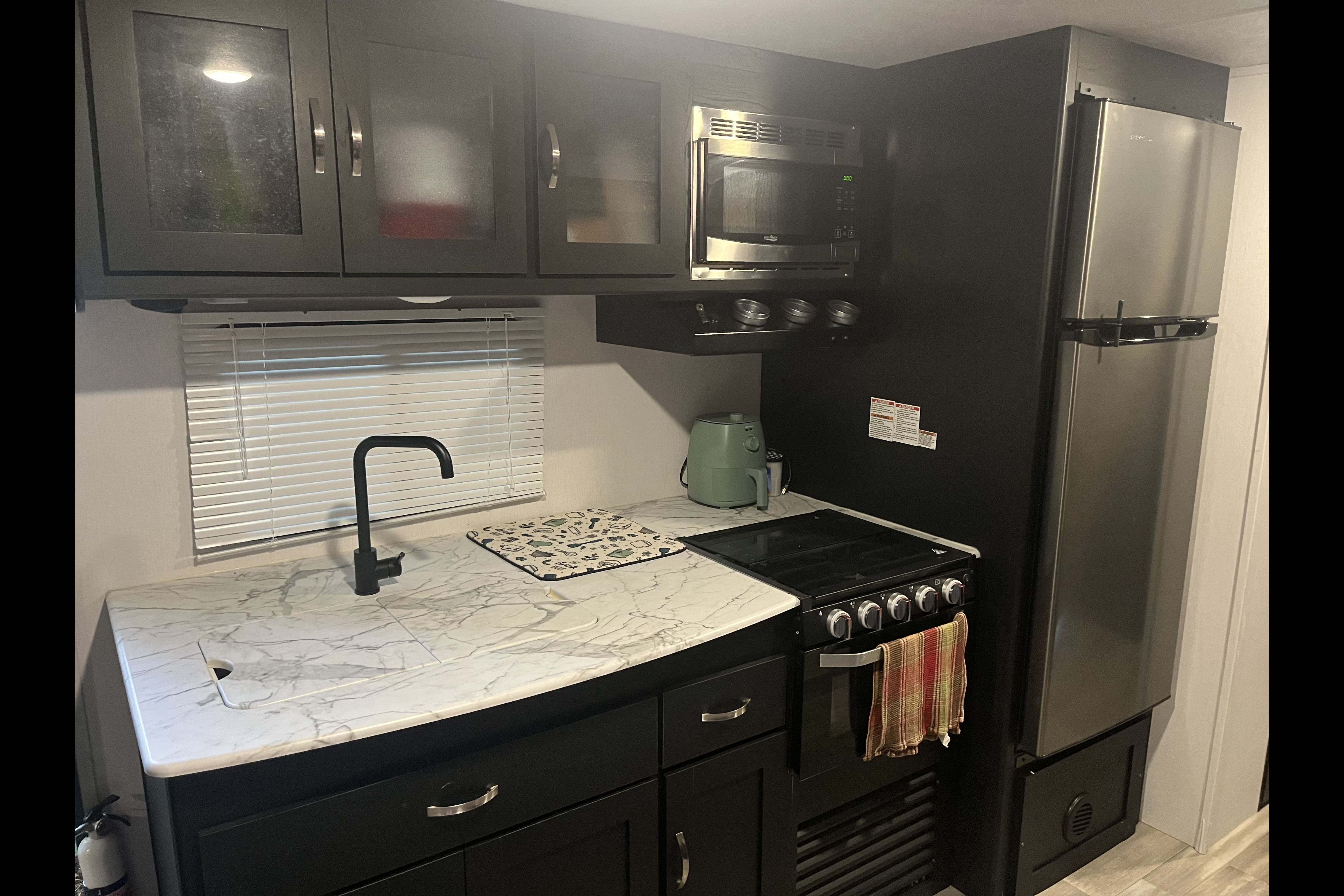 2022 Freedom Express 29SE TT Sleeps up to 10!