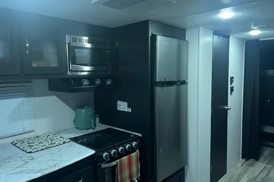 2022 Freedom Express 29SE TT Sleeps up to 10!