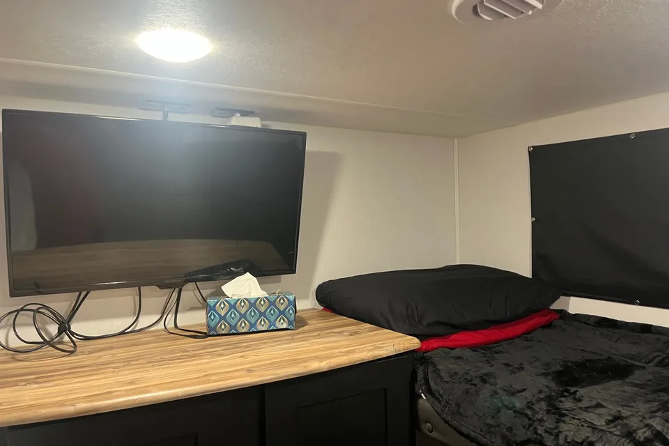 2022 Freedom Express 29SE TT Sleeps up to 10!