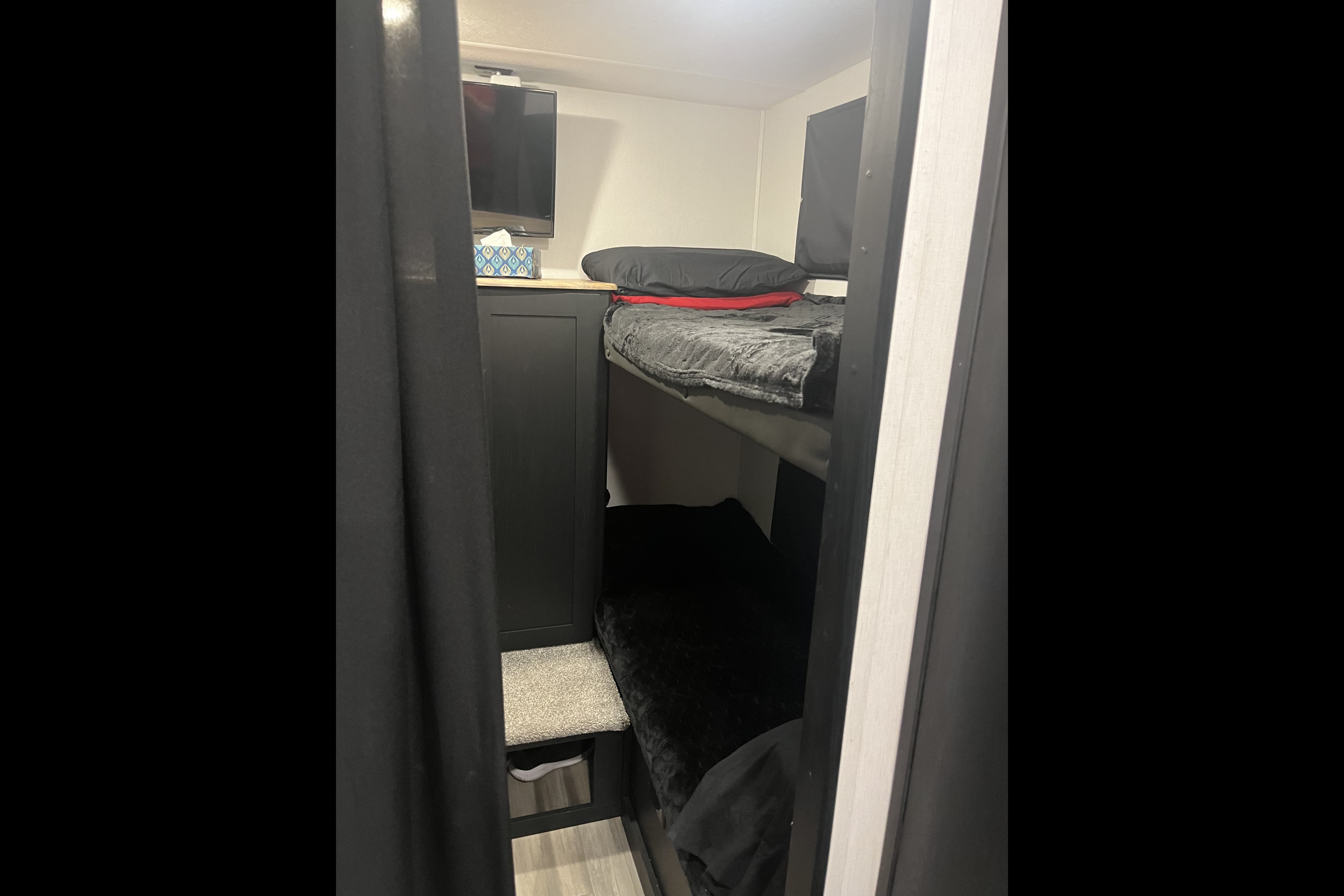 2022 Freedom Express 29SE TT Sleeps up to 10!